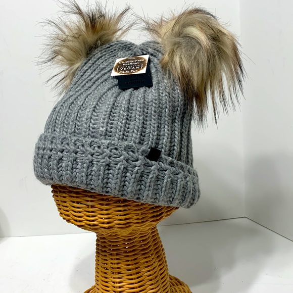 Gray hat Pom Pom faux fur - Picture 9 of 10